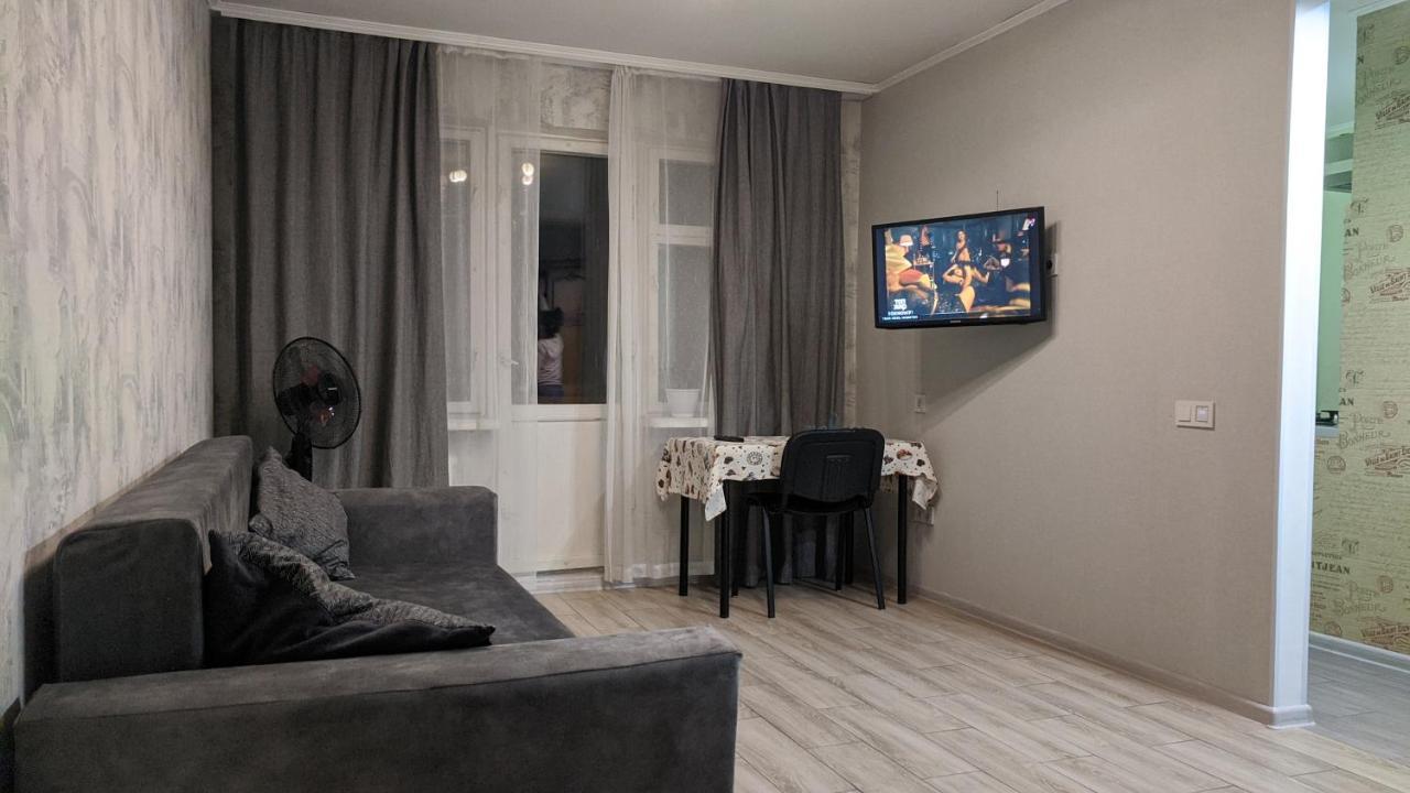 Apartment Near City Center On Peremohy Avenue 46 Chernihiv Ngoại thất bức ảnh