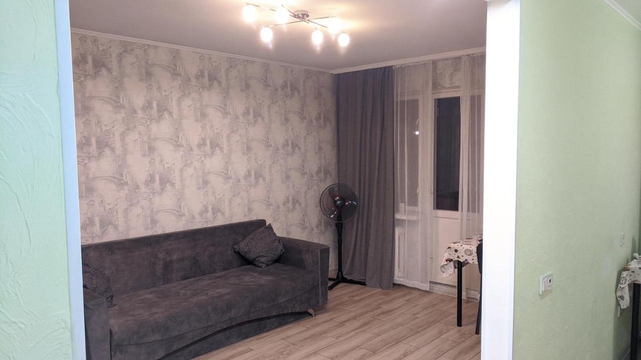 Apartment Near City Center On Peremohy Avenue 46 Chernihiv Ngoại thất bức ảnh