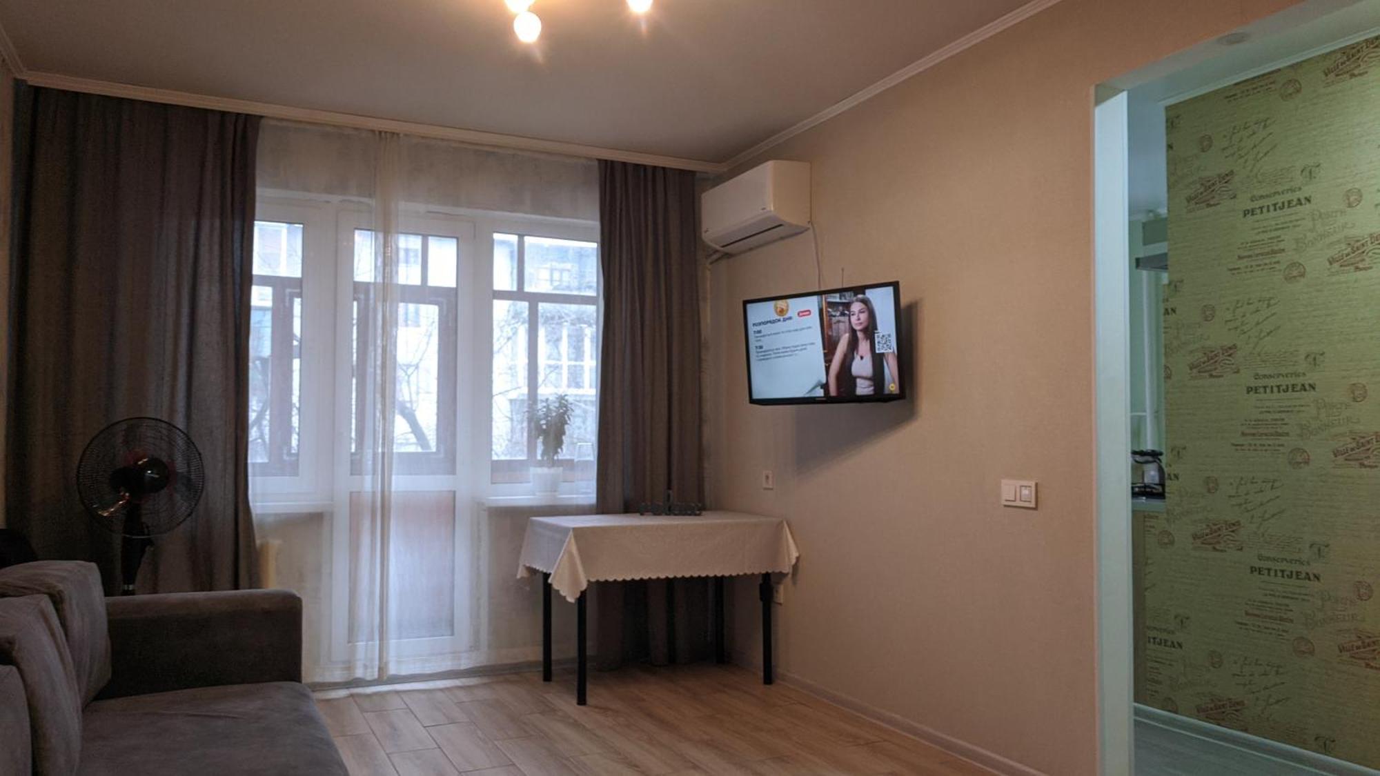 Apartment Near City Center On Peremohy Avenue 46 Chernihiv Ngoại thất bức ảnh