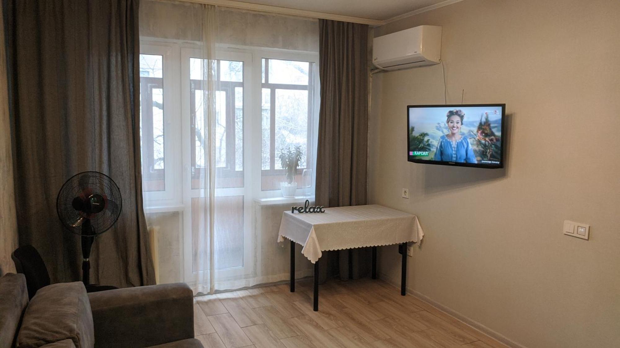 Apartment Near City Center On Peremohy Avenue 46 Chernihiv Ngoại thất bức ảnh